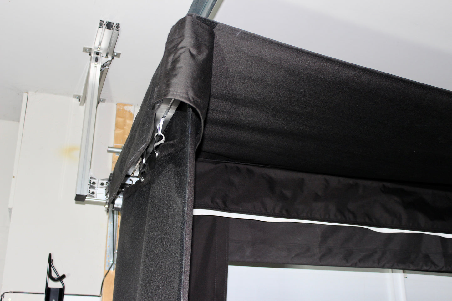 Vanish LITE® Hybrid-Retractable Golf Enclosure