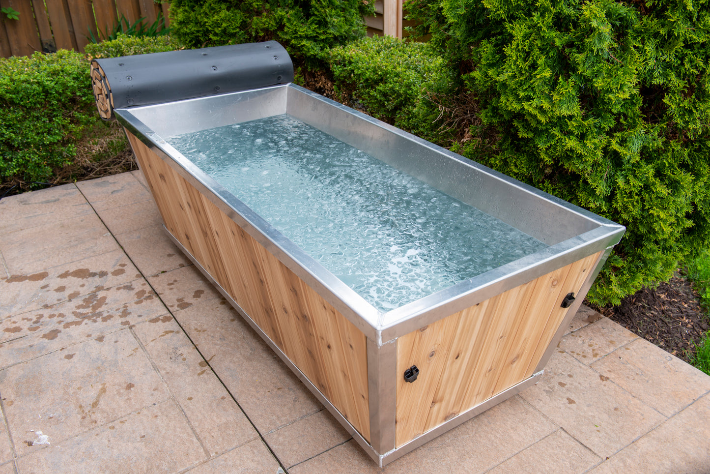 The Polar Plunge Tub by Leisurecraft – Canadian-Made, Cedar Exterior, Stainless Steel or HDPE Interior