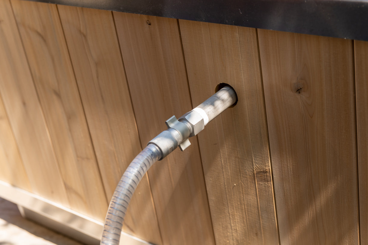 The Polar Plunge Tub by Leisurecraft – Canadian-Made, Cedar Exterior, Stainless Steel or HDPE Interior